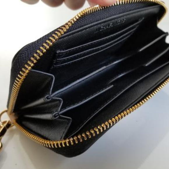 Micheal Kors wristlet - Picture 3 of 4